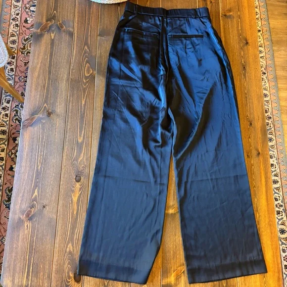 New with Tags Abercrombie & Fitch Sloan Tailored
Pant Satin in Black Size 8 - Picture 3 of 11
